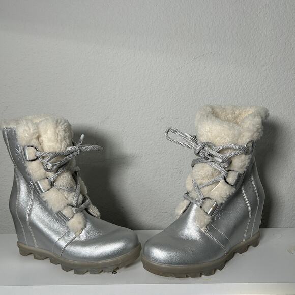 Sorel x Disney Womens Joan of Arctic Ethereal Après Ski Wedge Boots Silver 6.5 - Picture 10 of 13